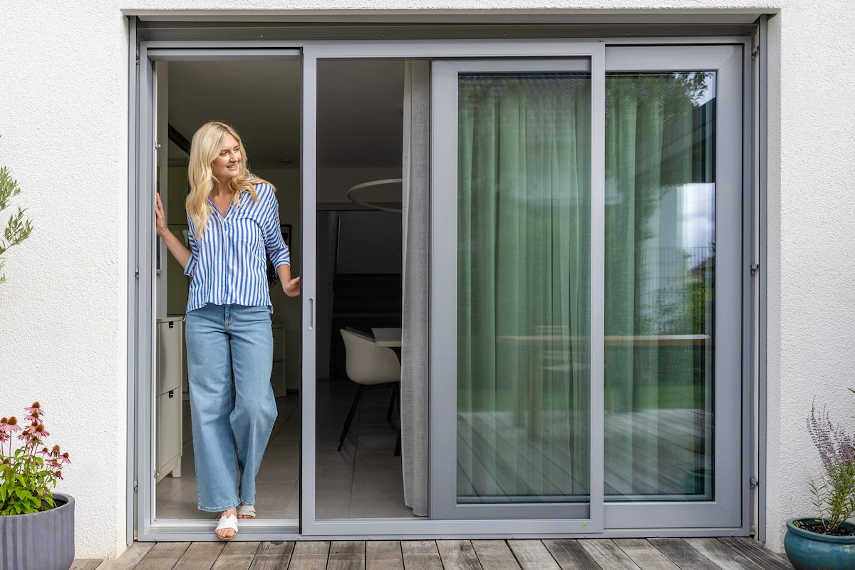 Schiebetuer Frau Grau 1200