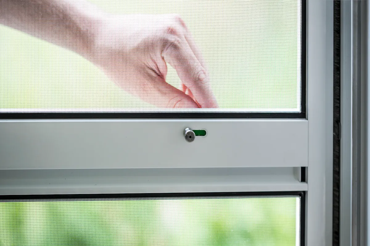 Pendeltür mit Schiebeverschluss Weiß