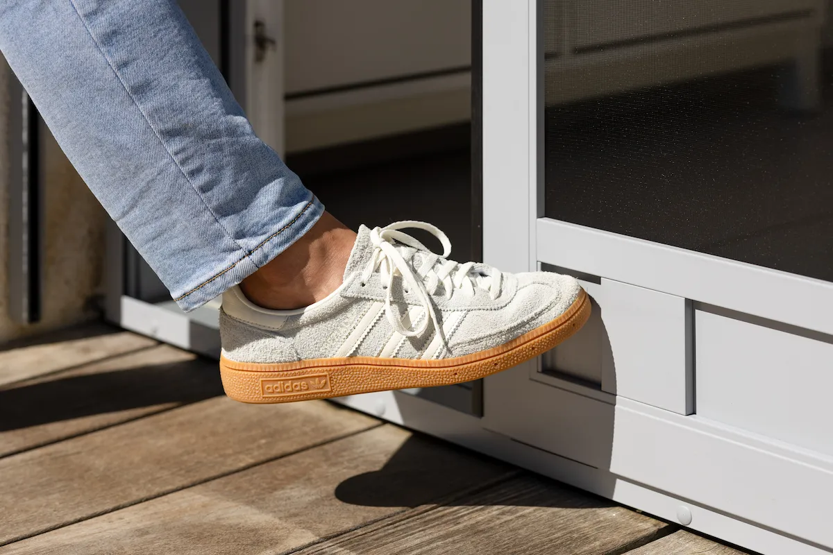 Schiebetür mit Fußblech Grau